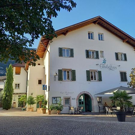 Hotel Teutschhaus Cortina Sulla Strada del Vino Buitenkant foto