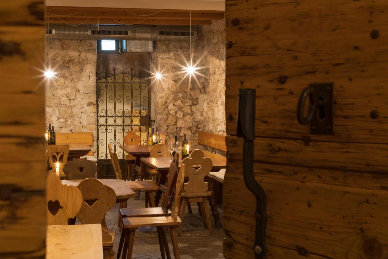 Hotel Teutschhaus Cortina Sulla Strada del Vino Buitenkant foto