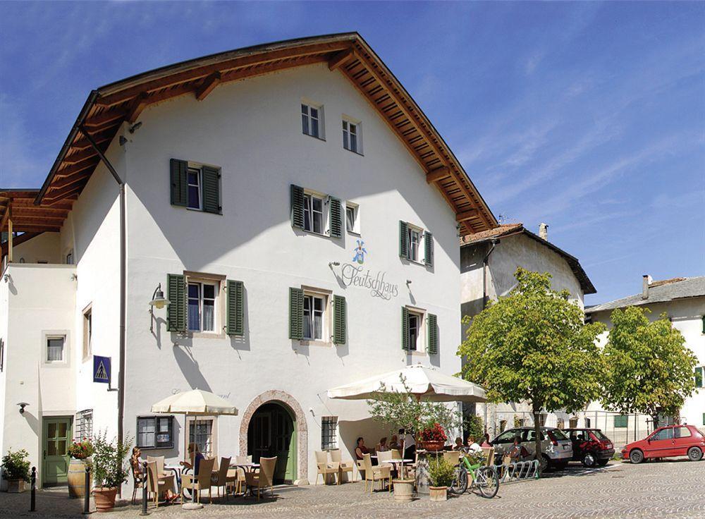 Hotel Teutschhaus Cortina Sulla Strada del Vino Buitenkant foto