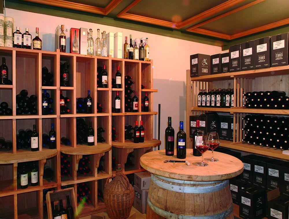 Hotel Teutschhaus Cortina Sulla Strada del Vino Buitenkant foto