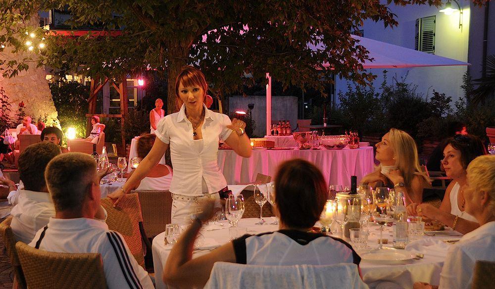 Hotel Teutschhaus Cortina Sulla Strada del Vino Buitenkant foto
