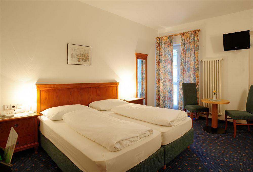 Hotel Teutschhaus Cortina Sulla Strada del Vino Buitenkant foto