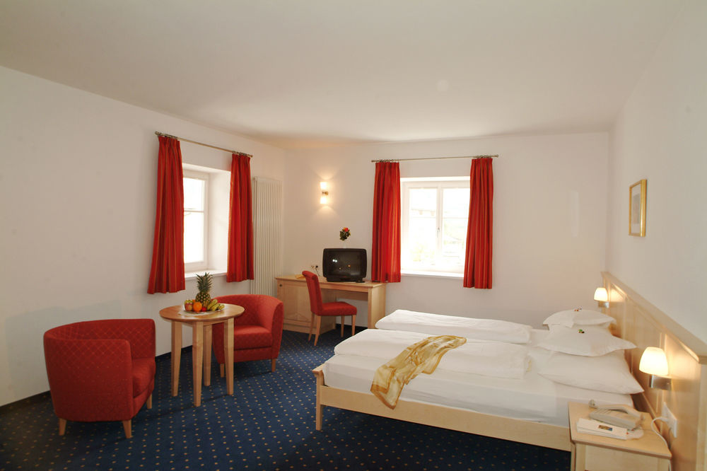 Hotel Teutschhaus Cortina Sulla Strada del Vino Buitenkant foto