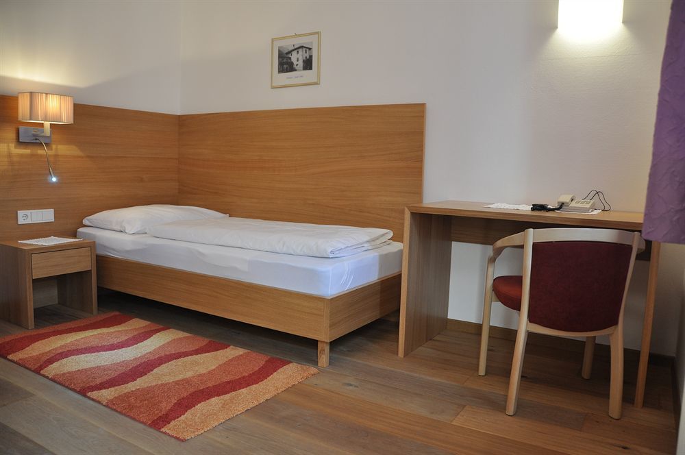 Hotel Teutschhaus Cortina Sulla Strada del Vino Buitenkant foto