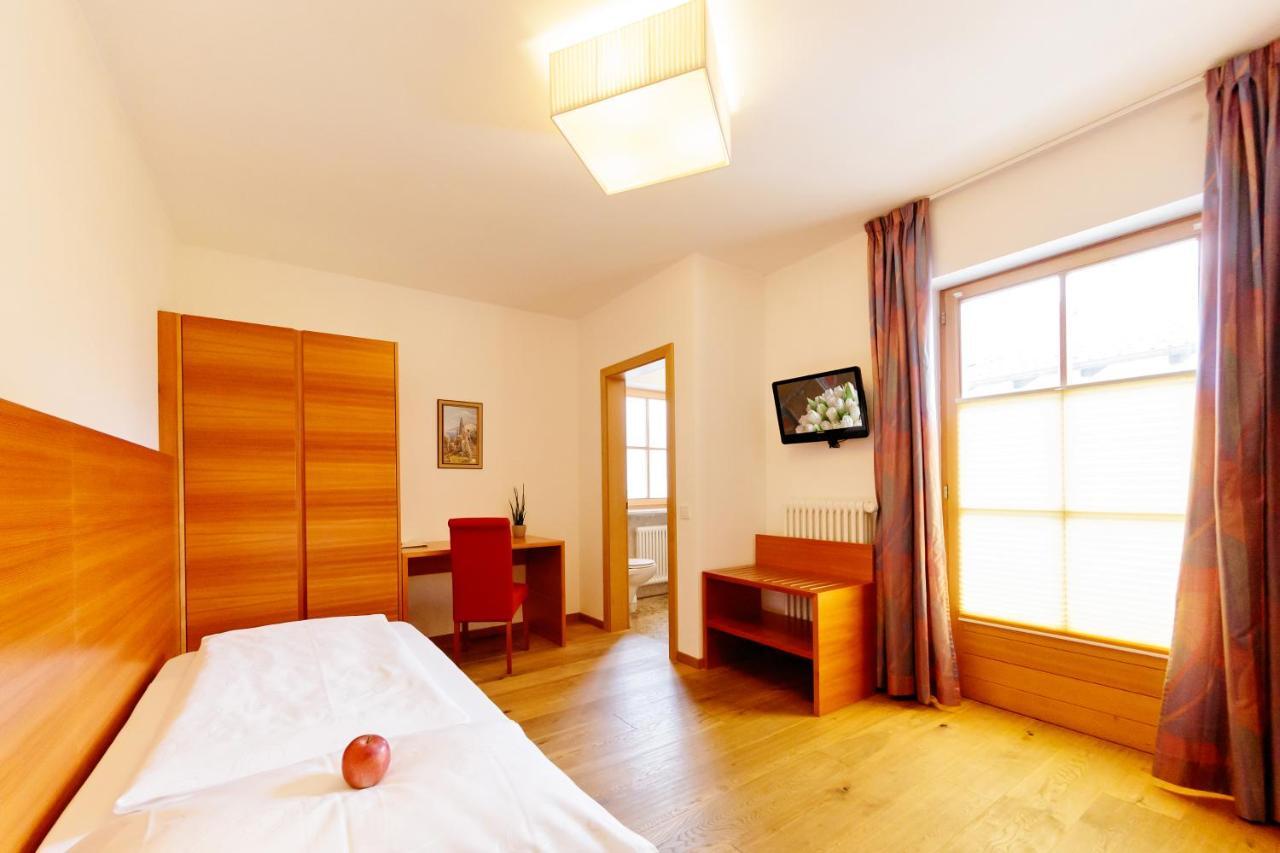 Hotel Teutschhaus Cortina Sulla Strada del Vino Buitenkant foto