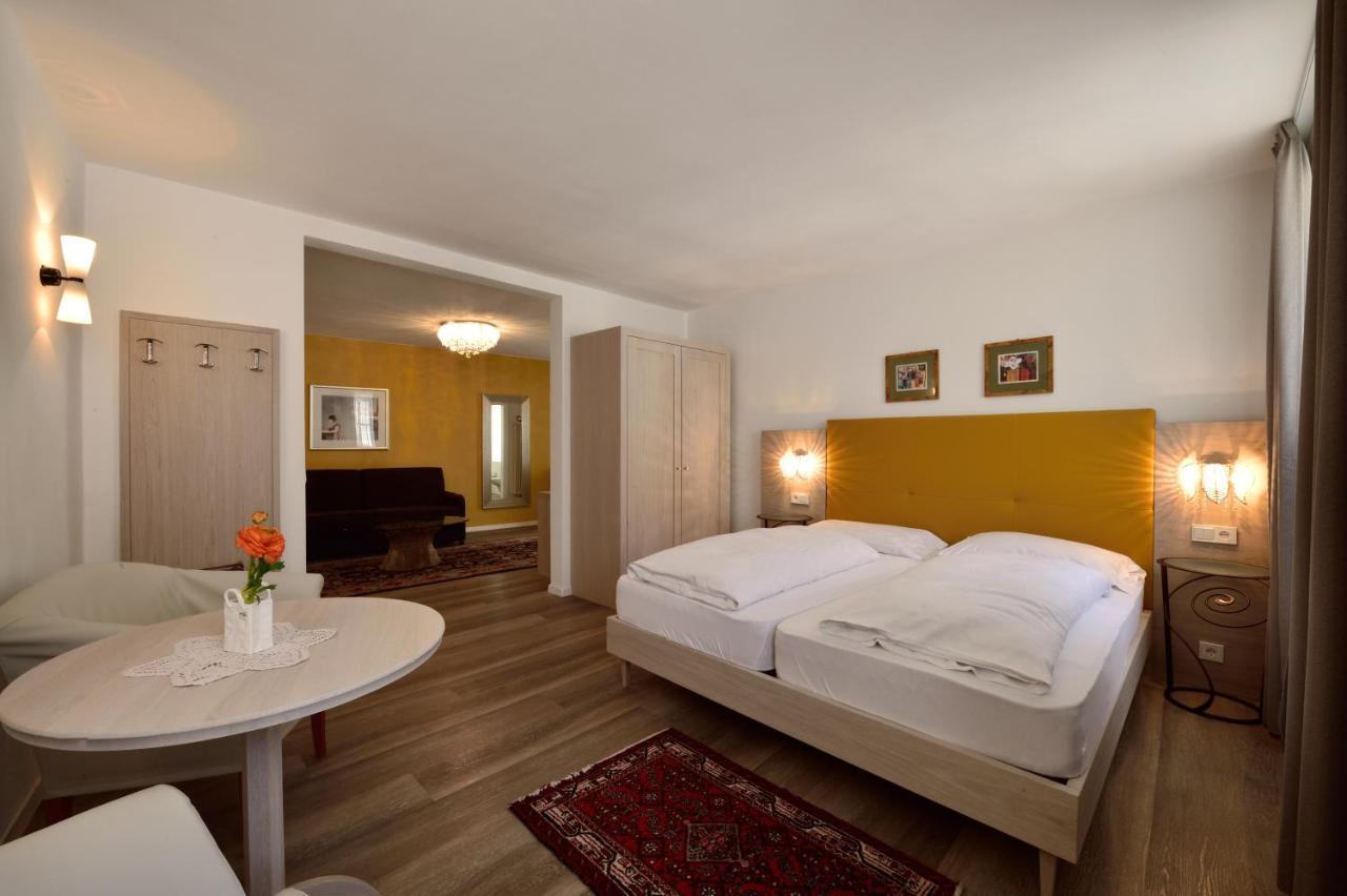 Hotel Teutschhaus Cortina Sulla Strada del Vino Buitenkant foto